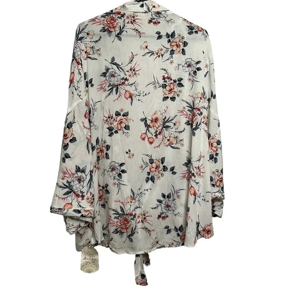 Altar’d State NWT’s tie front long sleeve floral kimono.size medium - Picture 2 of 7
